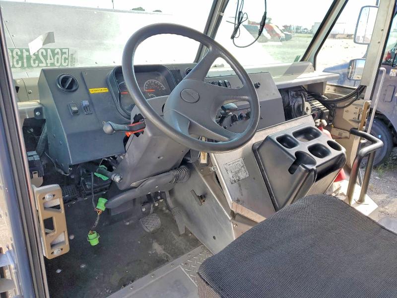 2020 Frht - freightliner Mt45 VIN 4UZAC2EA4LCLZ6733 COPART salvage auction — MINOR DENT/SCRATCHES, CA - DIS/DLR/EXP ONLY CLEAN TITLE, sold $10 on 2026-07-28 (photo 8)