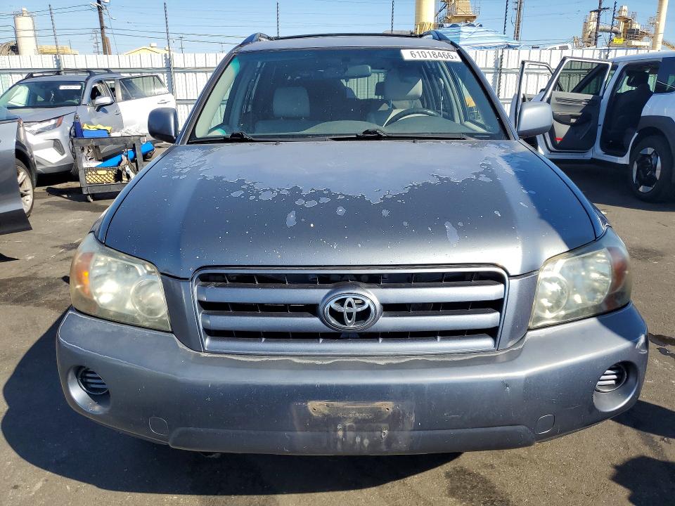 2004 Toyota Highlander VIN JTEDP21A340035780 COPART salvage auction — MINOR DENT/SCRATCHES, Ca - Dis/Dlr/Exp Only Clean Title, sold $900 on 2026-07-20 (photo 5)