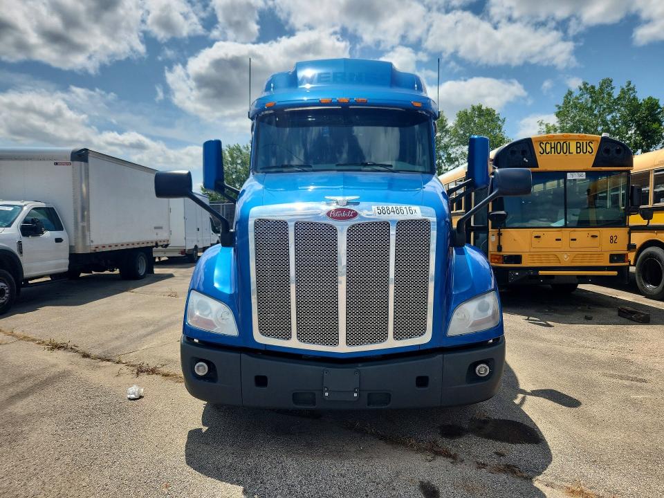 2020 Peterbilt All other VIN 1XPBD49X2LD655048 COPART salvage auction — MINOR DENT/SCRATCHES, OH - CERTIFICATE OF TITLE, sold $7,200 on 2026-07-28 (photo 5)