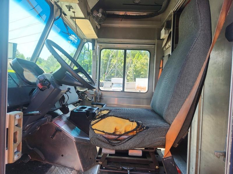 2020 Freightliner All other VIN 4UZAC2EA6LCMH7907 COPART salvage auction — ALL OVER, NC - DEALER ONLY CLEAN TITLE, sold $2,750 on 2026-08-20 (photo 7)