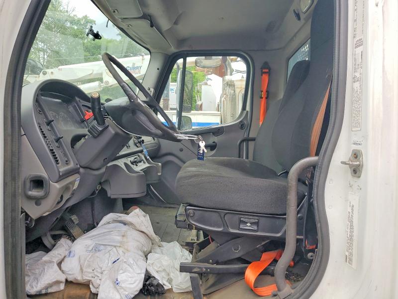 2016 Freightliner All other VIN 3ALACXDT2GDGV6363 COPART salvage auction — MINOR DENT/SCRATCHES, MD - CERTIFICATE OF TITLE, sold $12,000 on 2026-08-14 (photo 7)