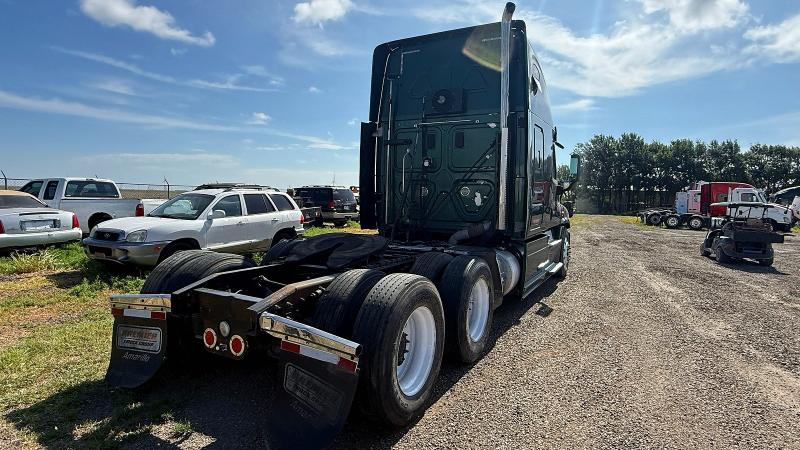 2015 Freightliner All other VIN 3AKJGLD65FSGC4864 COPART salvage auction — MINOR DENT/SCRATCHES, TX - CERTIFICATE OF TITLE (P), sold $1,100 on 2026-07-31 (photo 4)
