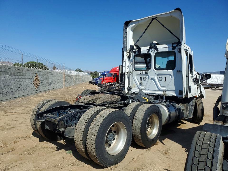 2021 Freightliner Cascadia VIN 3AKJHTDV3MDMS8011 COPART salvage auction — STRIPPED, IN - DIS/DLR/EXP ONLY CLEAN TITLE, sold $150 on 2026-10-20 (photo 3)
