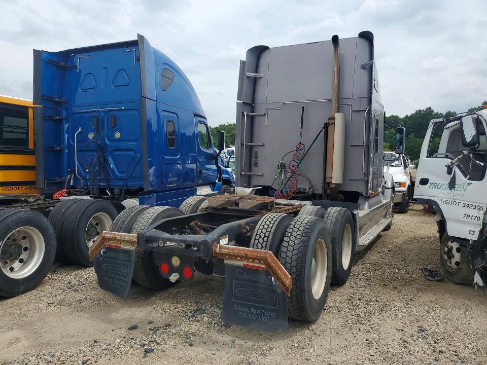 2007 Freightliner All other VIN 1FUJA6CKX7LZ10323 COPART salvage auction — NORMAL WEAR, NJ - CERTIFICATE OF TITLE, sold $12,750 on 2026-08-19 (photo 3)