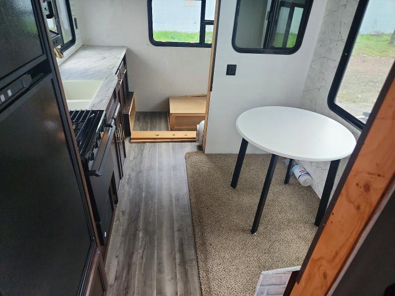 2019 Jaco jay flight Trv trail VIN 1UJBJ0BN8K75U0172 COPART salvage auction — SIDE, IL - SALVAGE CERTIFICATE, sold $1,550 on 2026-07-30 (photo 6)