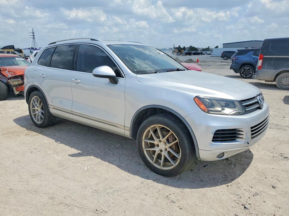 2013 Volkswagen Touareg VIN WVGEF9BP0DD004983 COPART salvage auction — MECHANICAL, TX - CERTIFICATE OF TITLE, sold $850 on 2026-08-13 (photo 4)