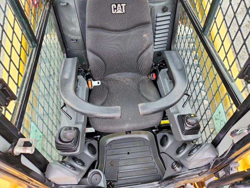 2025 Cat Constructi VIN CAT299D3HS3801450 COPART salvage auction — BURN, IN - BILL OF SALE, sold $41,750 on 2026-07-31 (photo 5)
