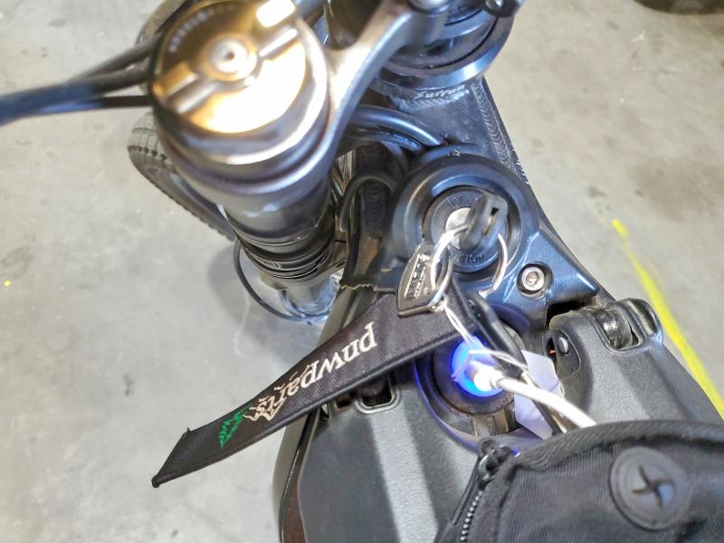 2024 Surron Light bee VIN HU3S1YWB9P0010483 COPART salvage auction — VANDALISM, OR - SALVAGE TITLE CERTIFICATE, sold $1,200 on 2026-07-23 (photo 8)
