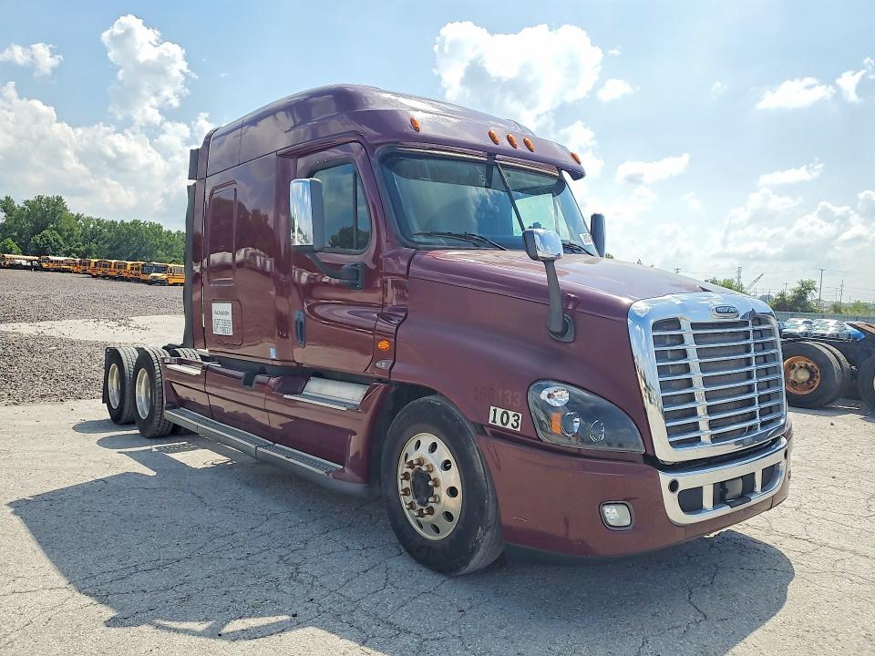 2016 Freightliner All other VIN 3AKJGLDV2GSGU6043 COPART salvage auction — MECHANICAL, KS - CERTIFICATE OF TITLE, sold $4,050 on 2026-08-14 (photo 4)