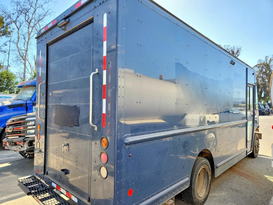 2020 Freightliner Mt45 chass VIN 4UZAC2EA4LCLZ7056 COPART salvage auction — MINOR DENT/SCRATCHES, CA - DIS/DLR/EXP ONLY CLEAN TITLE, sold $750 on 2026-07-28 (photo 3)