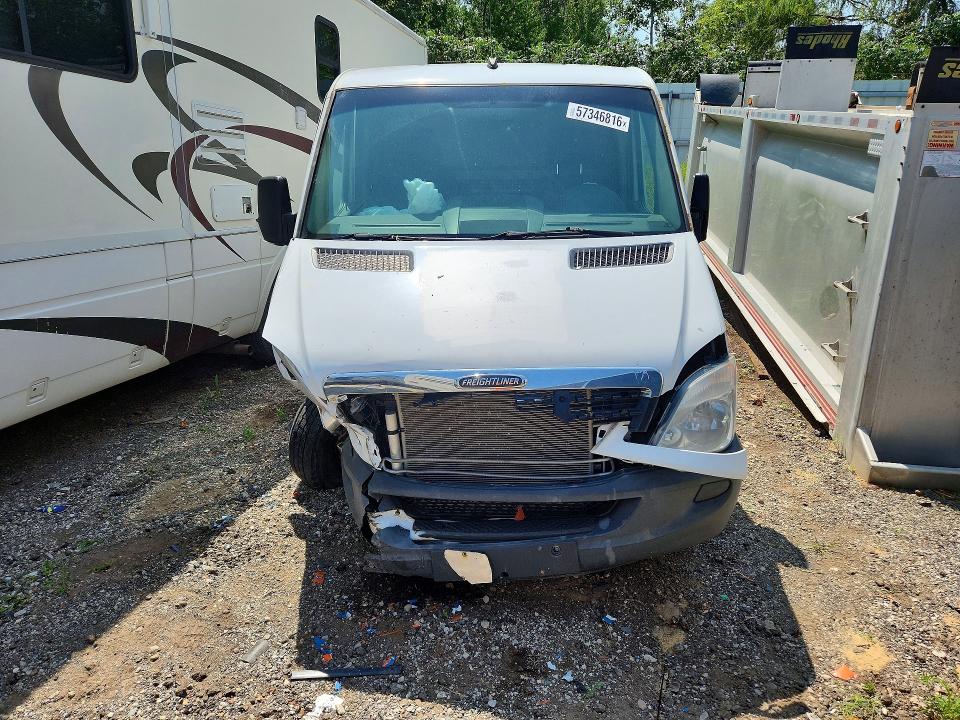 2013 Freightliner Sprinter 2500 VIN WDYPE7CC8D5801996 COPART salvage auction — FRONT END, MI - CERT OF TITLE-SALVAGE VEHICLE, sold $2,250 on 2026-08-05 (photo 5)