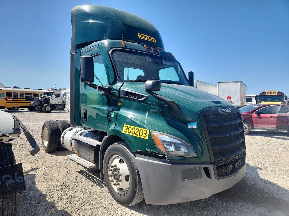 2021 Freightliner All other VIN 3AKBHSDVXMSMK0921 COPART salvage auction — MECHANICAL, OK - CERTIFICATE OF TITLE, sold $4,000 on 2026-07-17 (photo 4)