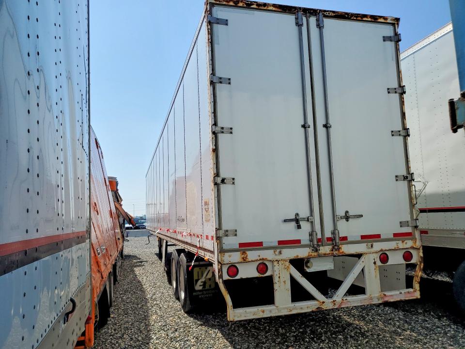 2002 Wabash Wabash national corporation VIN 1JJV532W82L786276 COPART salvage auction — SIDE, CT, sold $1,200 on 2026-08-11 (photo 2)