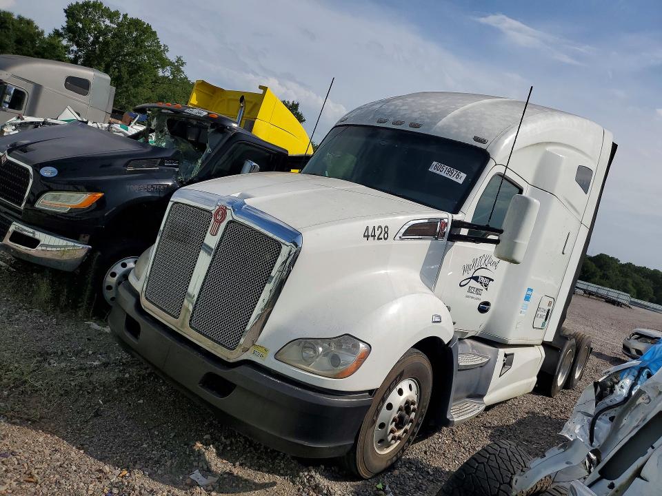 2015 Kenworth All other VIN 1XKYDP9X1FJ454149 COPART salvage auction — NORMAL WEAR, CT, sold $7,900 on 2026-08-18 (photo 1)