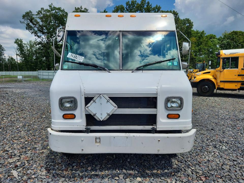 2001 Freightliner All other VIN 4UZAANBW41CH52900 COPART salvage auction — MECHANICAL, CT, sold $175 on 2026-08-13 (photo 5)