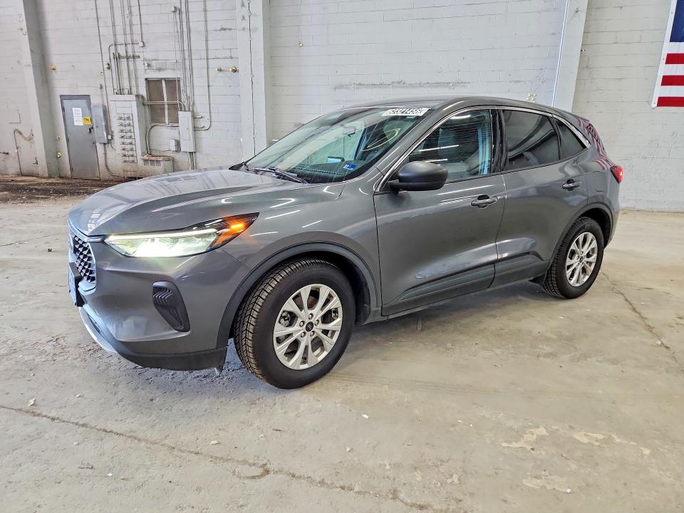 2023 Ford Escape VIN 1FMCU0GZ4PUA98812 COPART salvage auction — MINOR DENT/SCRATCHES, VA - CERTIFICATE OF TITLE, sold $8,200 on 2026-08-20 (photo 1)