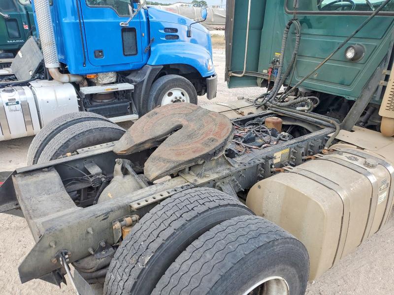2015 Mack All other VIN 1M1AW01X7FM006927 COPART salvage auction — MINOR DENT/SCRATCHES, IN - CERTIFICATE OF TITLE, sold $2,550 on 2026-07-31 (photo 6)