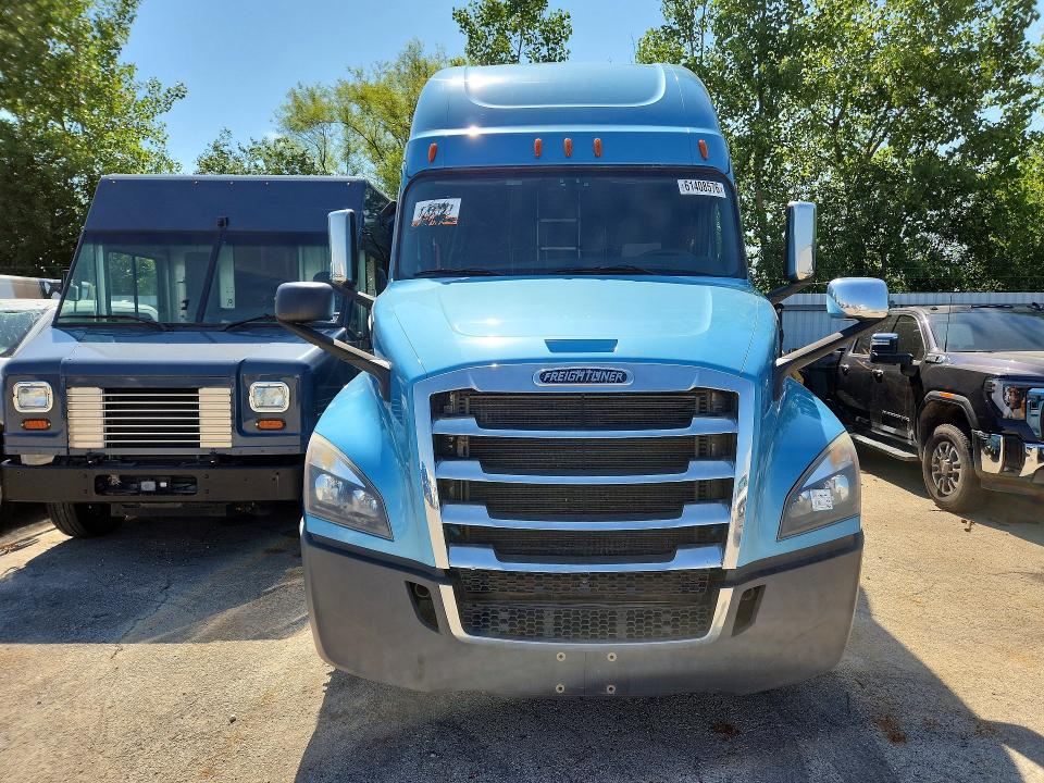 2020 Freightliner All other VIN 3AKJHHDR9LSLS2706 COPART salvage auction — NORMAL WEAR, CT, sold $27,250 on 2026-09-01 (photo 5)