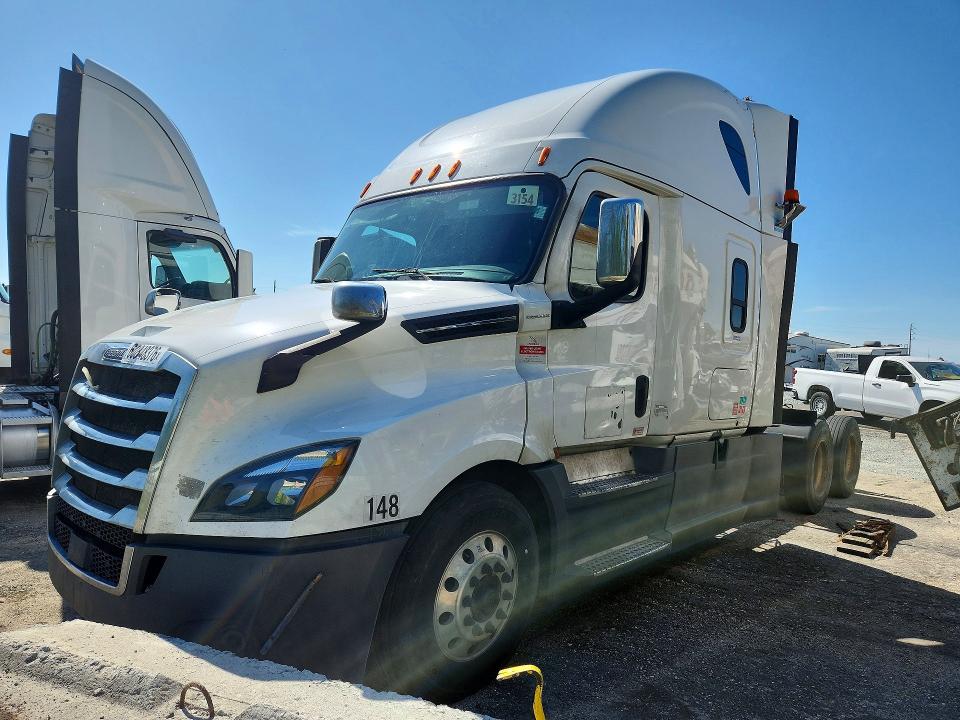 2020 Freightliner All other VIN 3AKJHHDR2LSKW8942 COPART salvage auction — MINOR DENT/SCRATCHES, FL - CERTIFICATE OF TITLE, sold $9,300 on 2026-08-25 (photo 1)