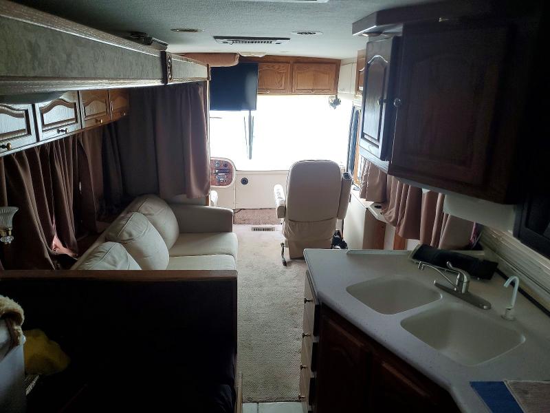 2000 Frht All other VIN 4UZ6XFBA5YCF99159 COPART salvage auction — MINOR DENT/SCRATCHES, NV - CERTIFICATE OF TITLE, sold $2,850 on 2026-07-29 (photo 5)