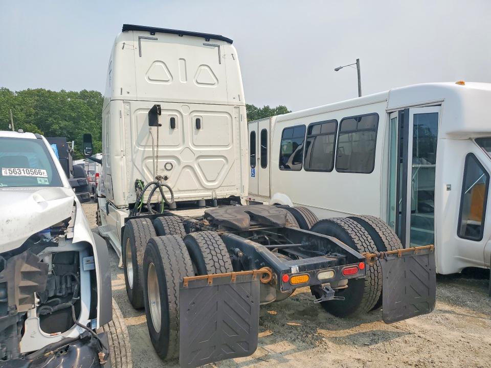 2019 Freightliner All other VIN 3AKJHHDR4KSKY1058 COPART salvage auction — MINOR DENT/SCRATCHES, NJ - CERTIFICATE OF TITLE, sold $700 on 2026-07-28 (photo 2)