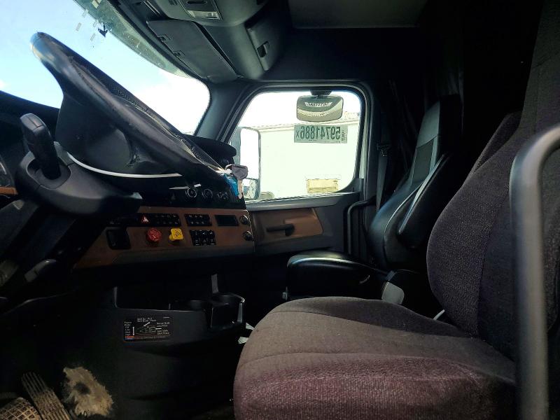2019 Freightliner All other VIN 1FUJHHDR8KLKN0228 COPART salvage auction — MINOR DENT/SCRATCHES, CT, sold $10,100 on 2026-08-25 (photo 7)