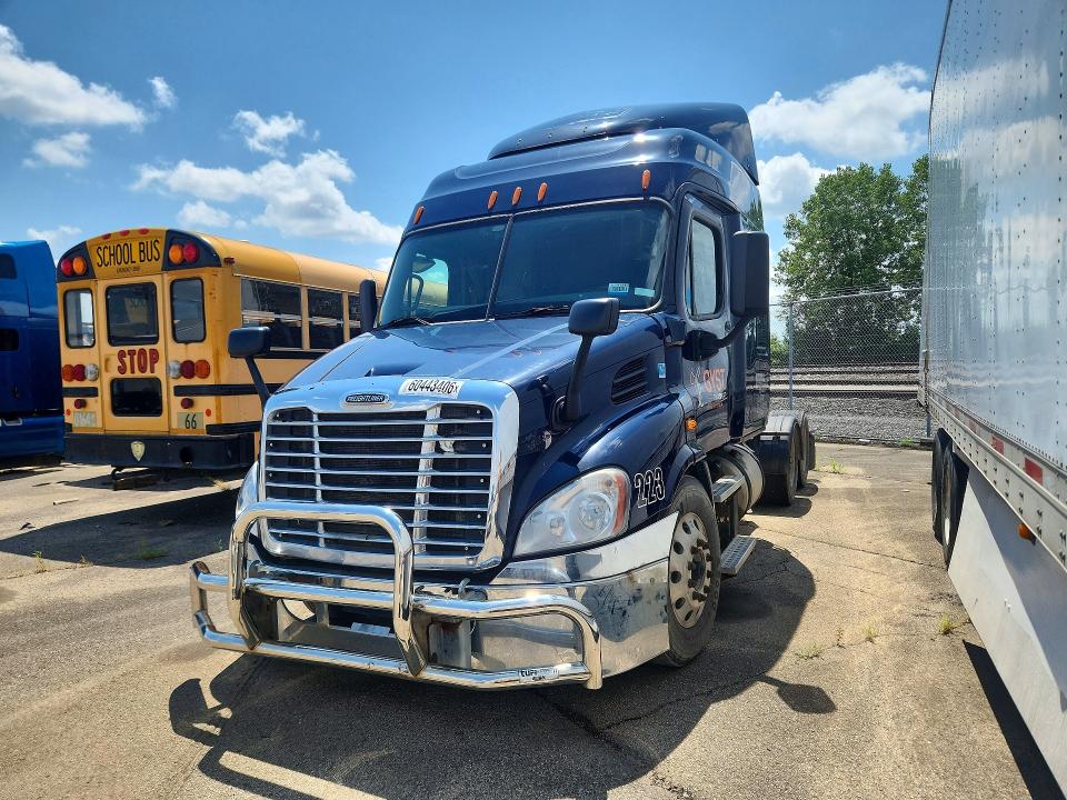 2017 Freightliner All other VIN 3AKJGHDV8HSHL9194 COPART salvage auction — MINOR DENT/SCRATCHES, CT, sold $1,850 on 2026-07-21 (photo 1)