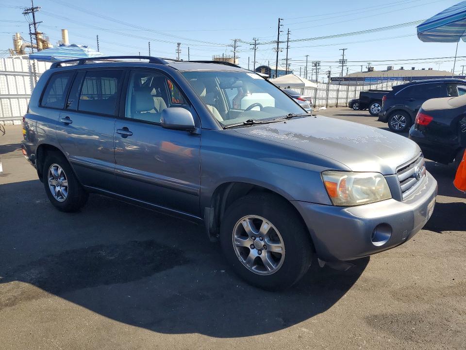 2004 Toyota Highlander VIN JTEDP21A340035780 COPART salvage auction — MINOR DENT/SCRATCHES, Ca - Dis/Dlr/Exp Only Clean Title, sold $900 on 2026-07-20 (photo 4)