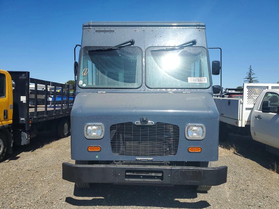 2021 Freightliner All other VIN 4UZAC2GA3MCMM9677 COPART salvage auction — NORMAL WEAR, DV, sold $22,000 on 2026-08-03 (photo 5)