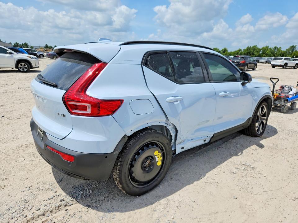 2025 Volvo Xc40 VIN YV4L12UC5S2537901 COPART salvage auction — REAR END, TX - SALVAGE VEHICLE TITLE, sold $13,500 on 2026-07-31 (photo 3)