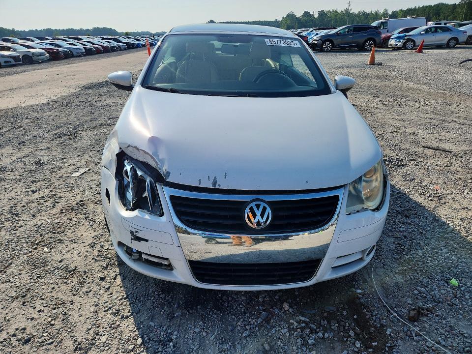 2011 Volkswagen Eos VIN WVWBW7AHXBV005183 COPART salvage auction — FRONT END, Nc - Salvage Certificate Of Title, sold $225 on 2026-08-03 (photo 5)