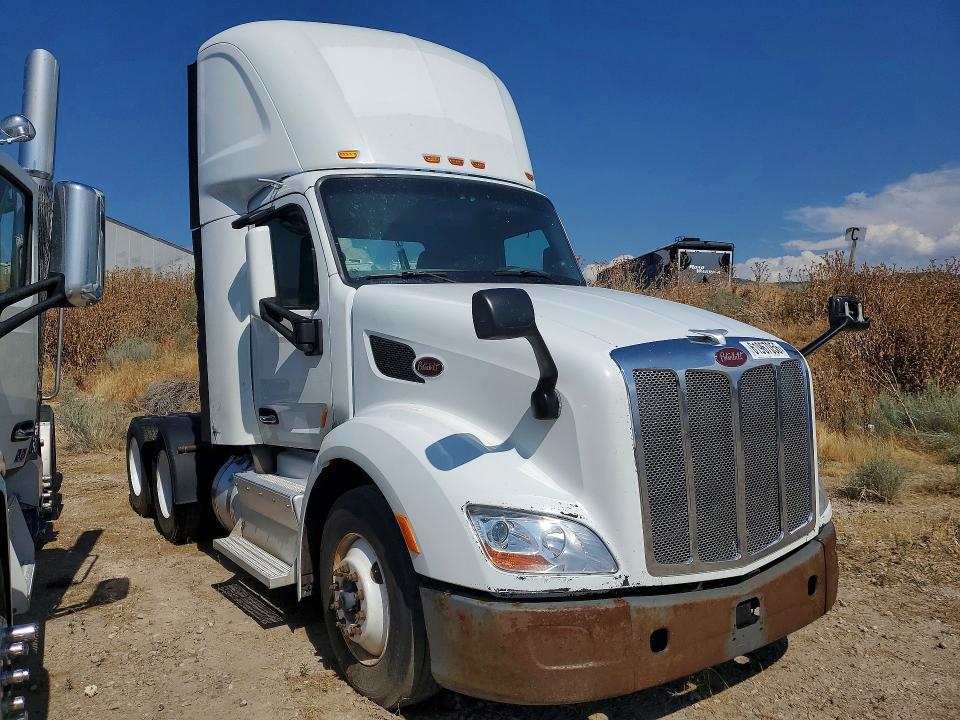 2016 Peterbilt All other VIN 1XPBD49X2GD360621 COPART salvage auction — NORMAL WEAR, CT, sold $10,500 on 2026-08-12 (photo 4)
