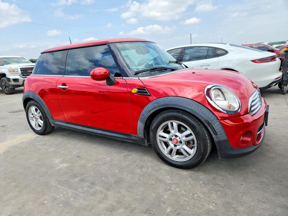 2013 Mini Cooper VIN WMWSU3C5XDT370606 COPART salvage auction — NORMAL WEAR, Tx - Certificate Of Title, sold $275 on 2026-08-03 (photo 4)
