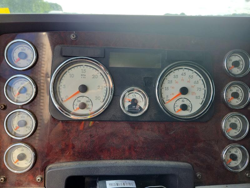 2015 Freightliner All other VIN 3AKJGND11FDGR4029 COPART salvage auction — MINOR DENT/SCRATCHES, CT, sold $6,700 on 2026-08-18 (photo 9)
