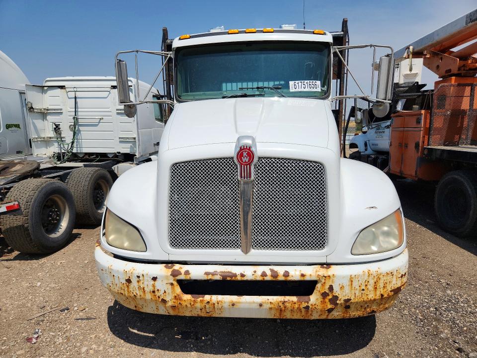 2009 Kenworth T300 VIN 2NKHLN9XX9M243577 COPART salvage auction — MINOR DENT/SCRATCHES, ID - CERTIFICATE OF TITLE (P), sold $8,100 on 2026-08-14 (photo 5)