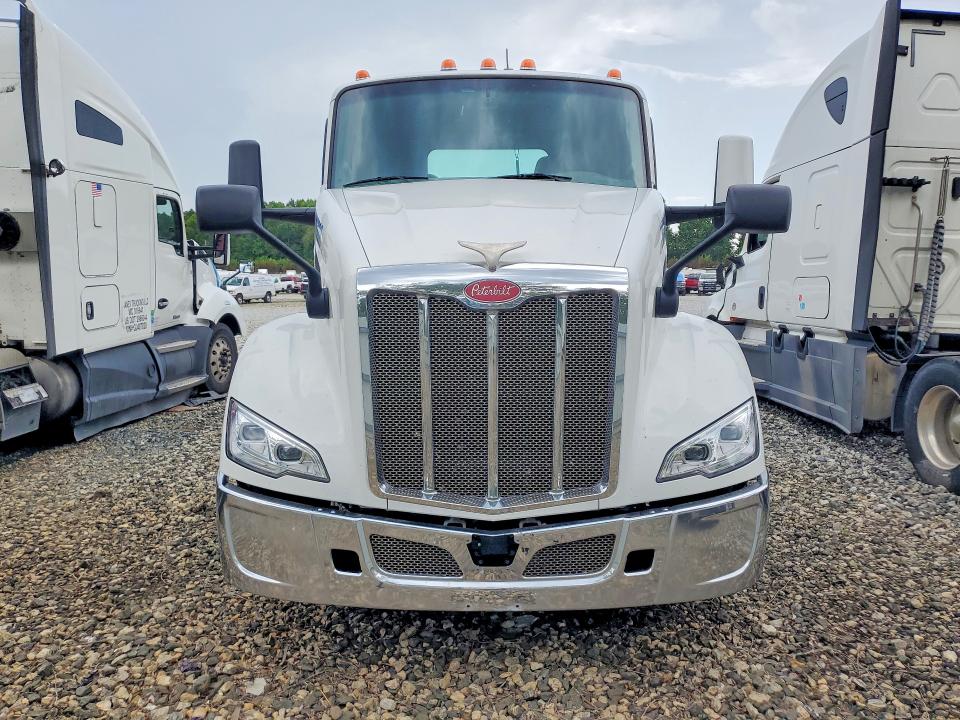 2022 Peterbilt All other VIN 1XPBDP9X4ND793713 COPART salvage auction — MINOR DENT/SCRATCHES, CT, sold $15,900 on 2026-07-24 (photo 5)