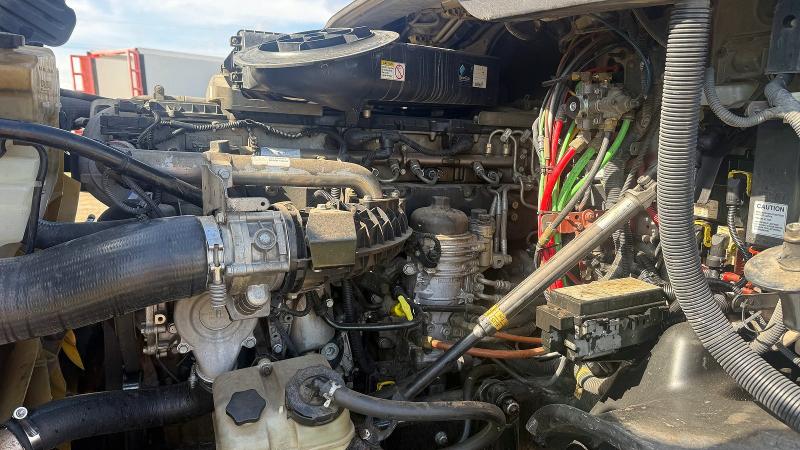 2015 Freightliner All other VIN 3AKJGLD65FSGC4864 COPART salvage auction — MINOR DENT/SCRATCHES, TX - CERTIFICATE OF TITLE (P), sold $1,100 on 2026-07-31 (photo 7)