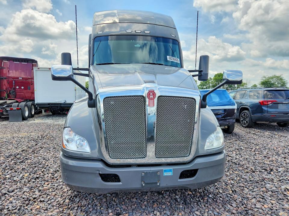 2020 Kenworth All other VIN 1XKYDP9X6LJ398236 COPART salvage auction — NORMAL WEAR, IN - CERTIFICATE OF TITLE, sold $8,900 on 2026-07-28 (photo 5)