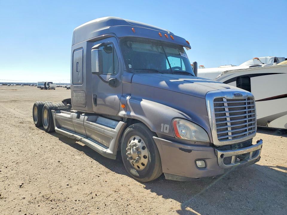 2015 Freightliner All other VIN 3AKJGLD63FSGL2675 COPART salvage auction — FRONT END, DL, sold $250 on 2026-08-03 (photo 4)