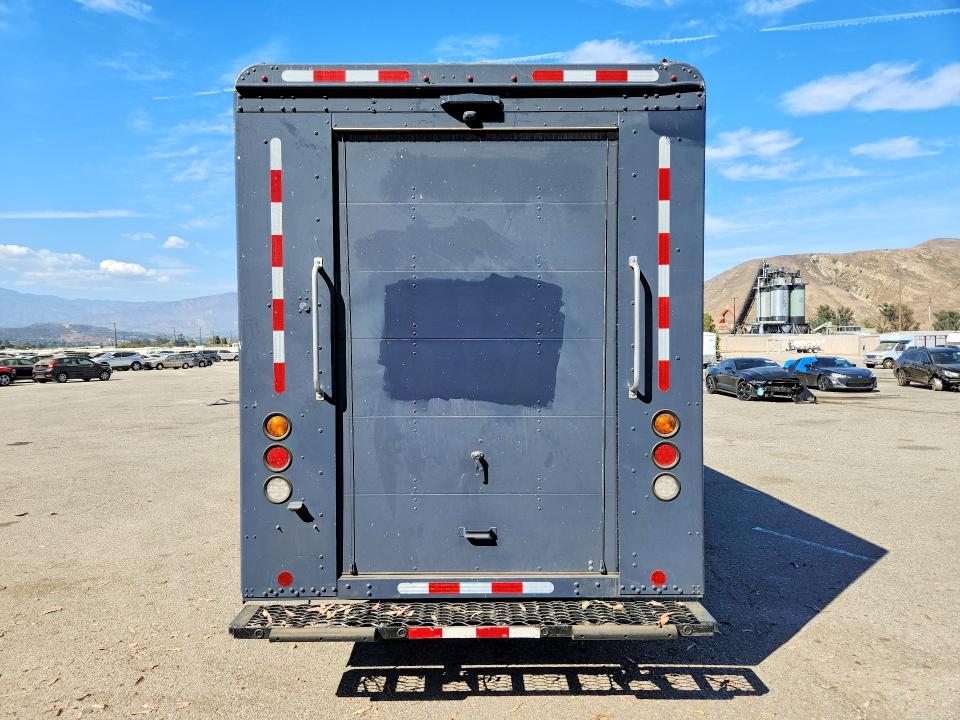 2020 Freightliner All other VIN 4UZAC2EA2LCLZ7007 COPART salvage auction — MINOR DENT/SCRATCHES, CA - CERTIFICATE OF TITLE, sold $175 on 2026-07-28 (photo 6)