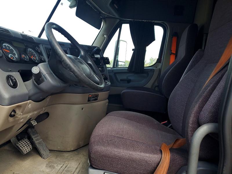 2016 Freightliner All other VIN 3AKJGLDV0GSGU6011 COPART salvage auction — MINOR DENT/SCRATCHES, CT, sold $750 on 2026-08-18 (photo 7)