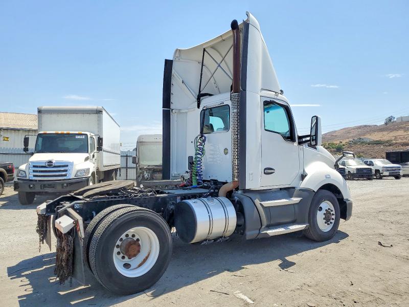 2016 Kenworth All other VIN 1XKYA48X7GJ124851 COPART salvage auction — MINOR DENT/SCRATCHES, DV, sold $5,000 on 2026-07-28 (photo 4)