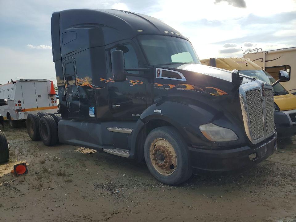 2018 Kenworth All other VIN 1XKYDP9X6JJ179998 COPART salvage auction — MINOR DENT/SCRATCHES, CT, sold $10,600 on 2026-07-28 (photo 4)