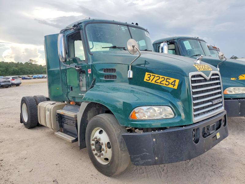 2018 Mack All other VIN 1M1AW01X2JM010585 COPART salvage auction — MINOR DENT/SCRATCHES, IN - CERTIFICATE OF TITLE, sold $2,800 on 2026-07-31 (photo 1)