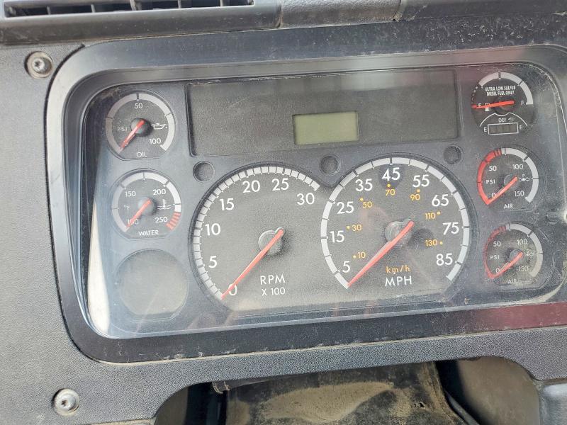 2014 Freightliner Cascadia VIN 3AKJGEDV3ESFR0607 COPART salvage auction — SIDE, IA - CERT OF TITLE-SALVAGE TITLE, sold $1,200 on 2026-09-03 (photo 9)