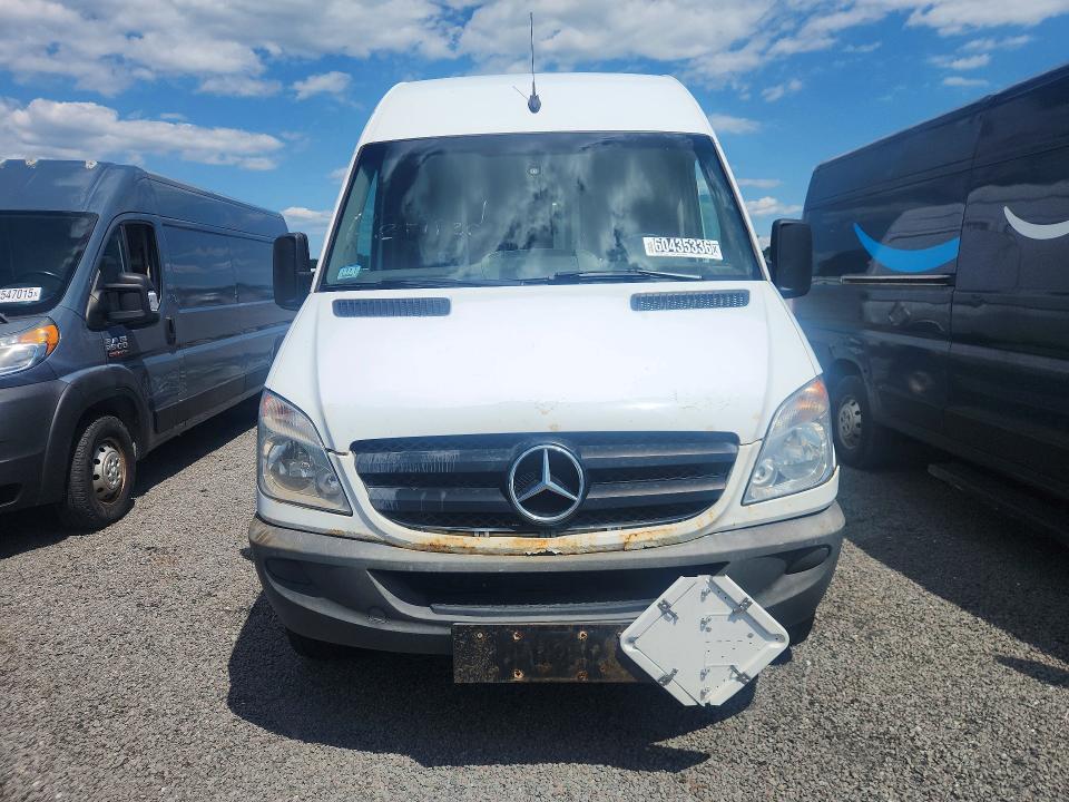 2011 Mercedes-benz Sprinter VIN WD3PE8CB4B5606056 COPART salvage auction — ALL OVER, CT, sold $125 on 2026-08-04 (photo 5)