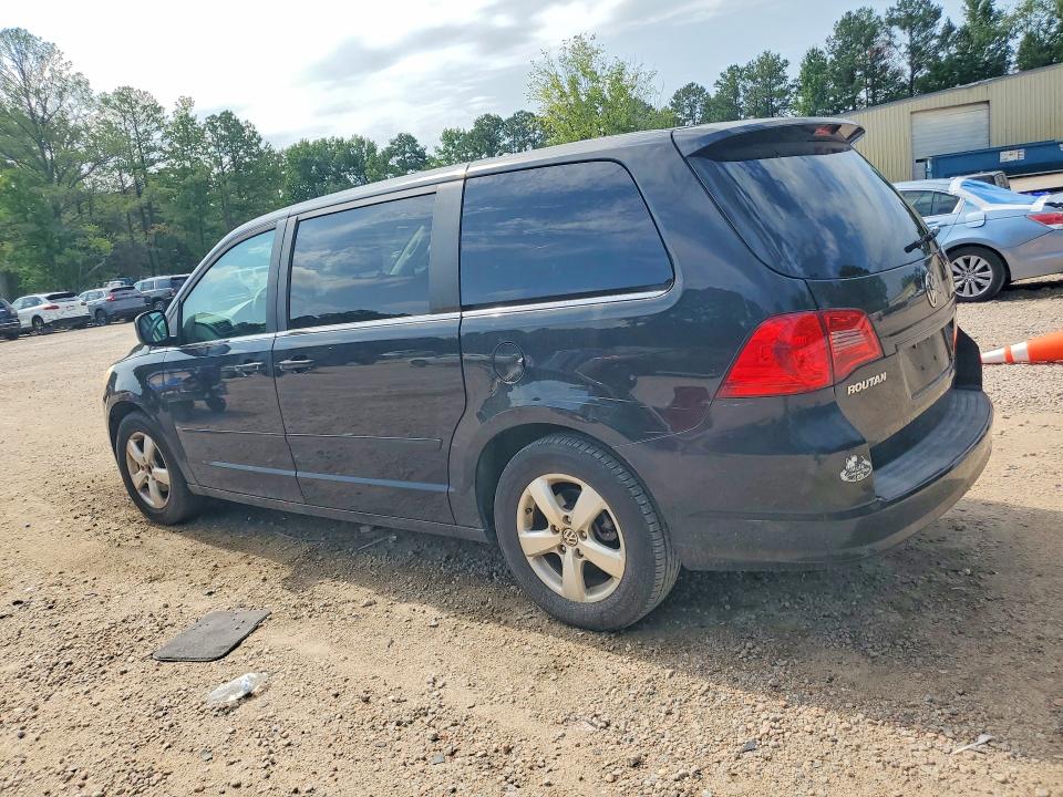 2010 Volkswagen Routan VIN 2V4RW3D1XAR280260 COPART salvage auction — MINOR DENT/SCRATCHES, Nc - Non Public Clean Title, sold $250 on 2026-07-31 (photo 2)