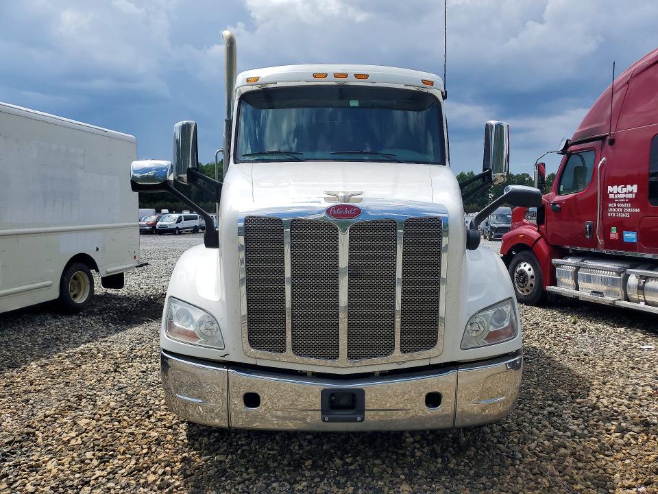 2018 Peterbilt All other VIN 1XPBDP9X0JD474030 COPART salvage auction — MINOR DENT/SCRATCHES, OH - CERTIFICATE OF TITLE, sold $7,500 on 2026-07-28 (photo 5)