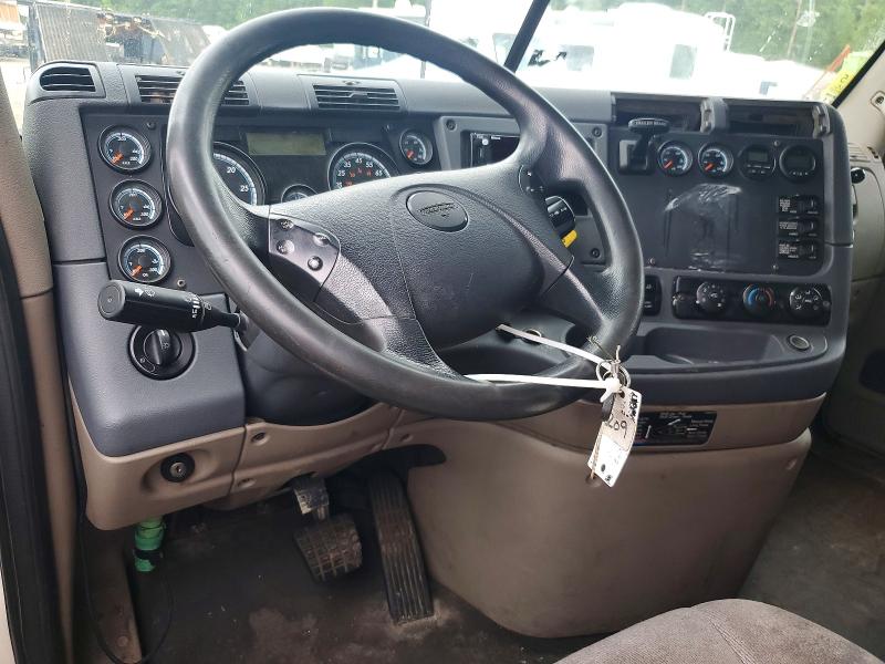 2019 Freightliner All other VIN 3AKJGLDV4KSKL6088 COPART salvage auction — MINOR DENT/SCRATCHES, CT, sold $3,550 on 2026-08-27 (photo 8)