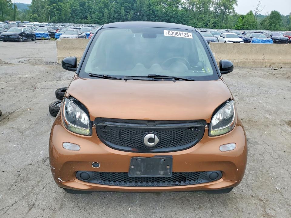 2016 Smart Fortwo VIN WMEFJ5DA1GK052308 COPART salvage auction — MINOR DENT/SCRATCHES, CT, sold $575 on 2026-08-03 (photo 5)